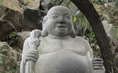 Buddha a l'entrée d'un temple